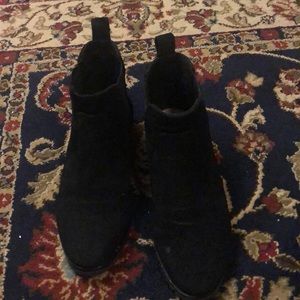 Size 8 suede Karl Lagerfeld booties